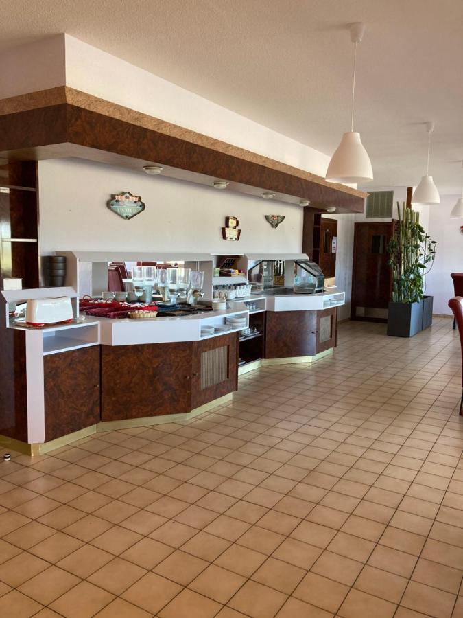 Brit Hotel Essentiel Moulins 아베르메스 외부 사진