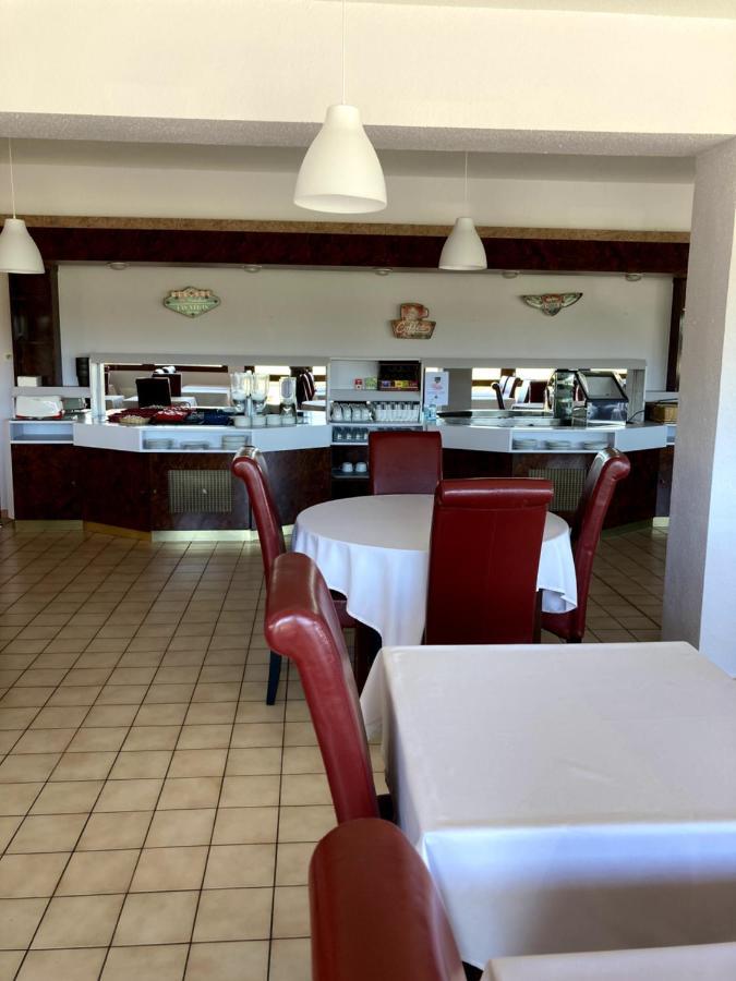 Brit Hotel Essentiel Moulins 아베르메스 외부 사진