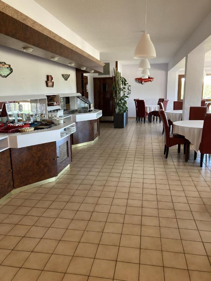Brit Hotel Essentiel Moulins 아베르메스 외부 사진
