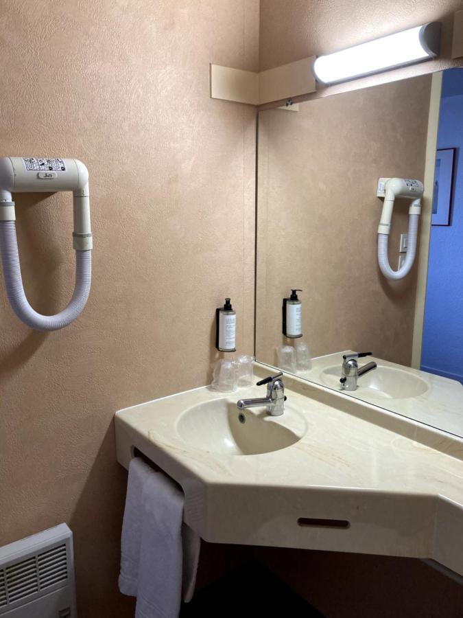 Brit Hotel Essentiel Moulins 아베르메스 외부 사진