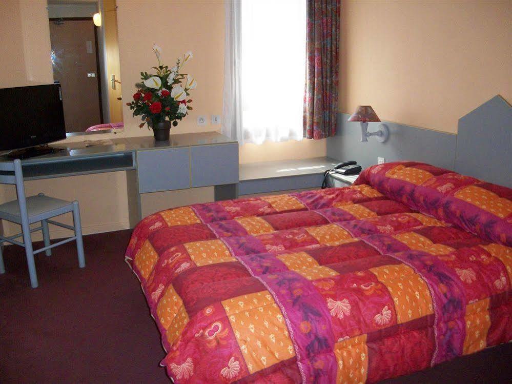 Brit Hotel Essentiel Moulins 아베르메스 외부 사진