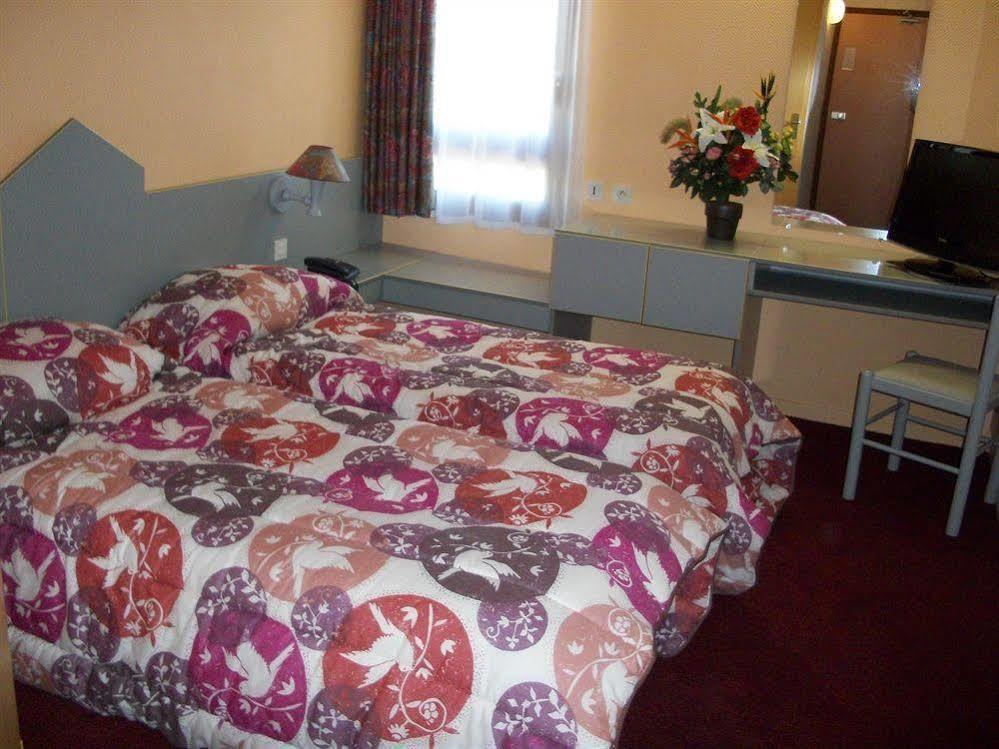 Brit Hotel Essentiel Moulins 아베르메스 외부 사진